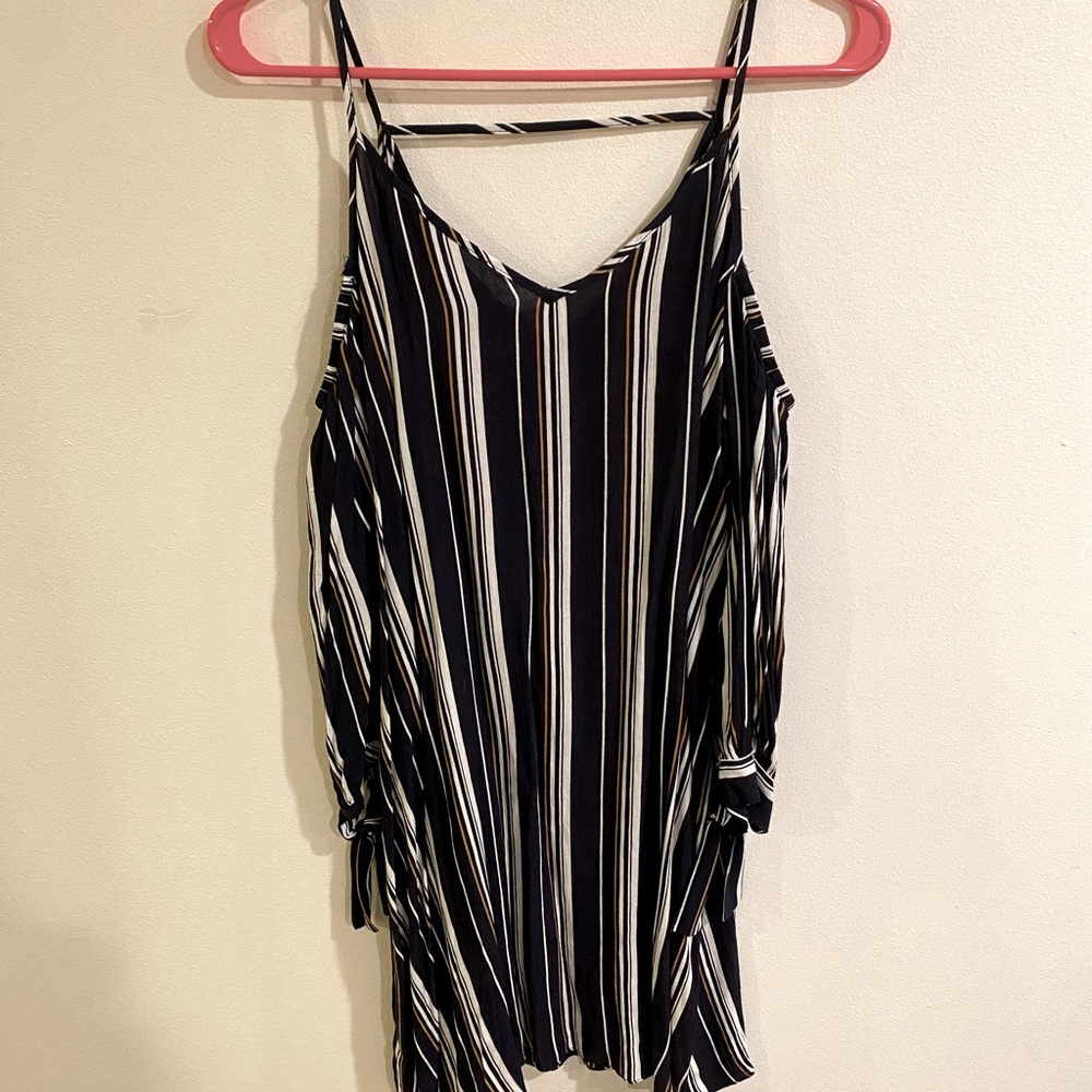 Stripped shoulder cut out summer dress. Size small.